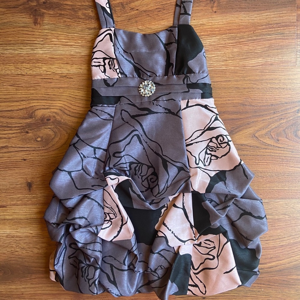 *BRAND NEW* girls gray and pink ruffled dress sz 7
